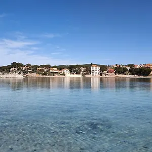 https://joli-studio-les-pieds-dans-l-eau.fr-provencehotel.com